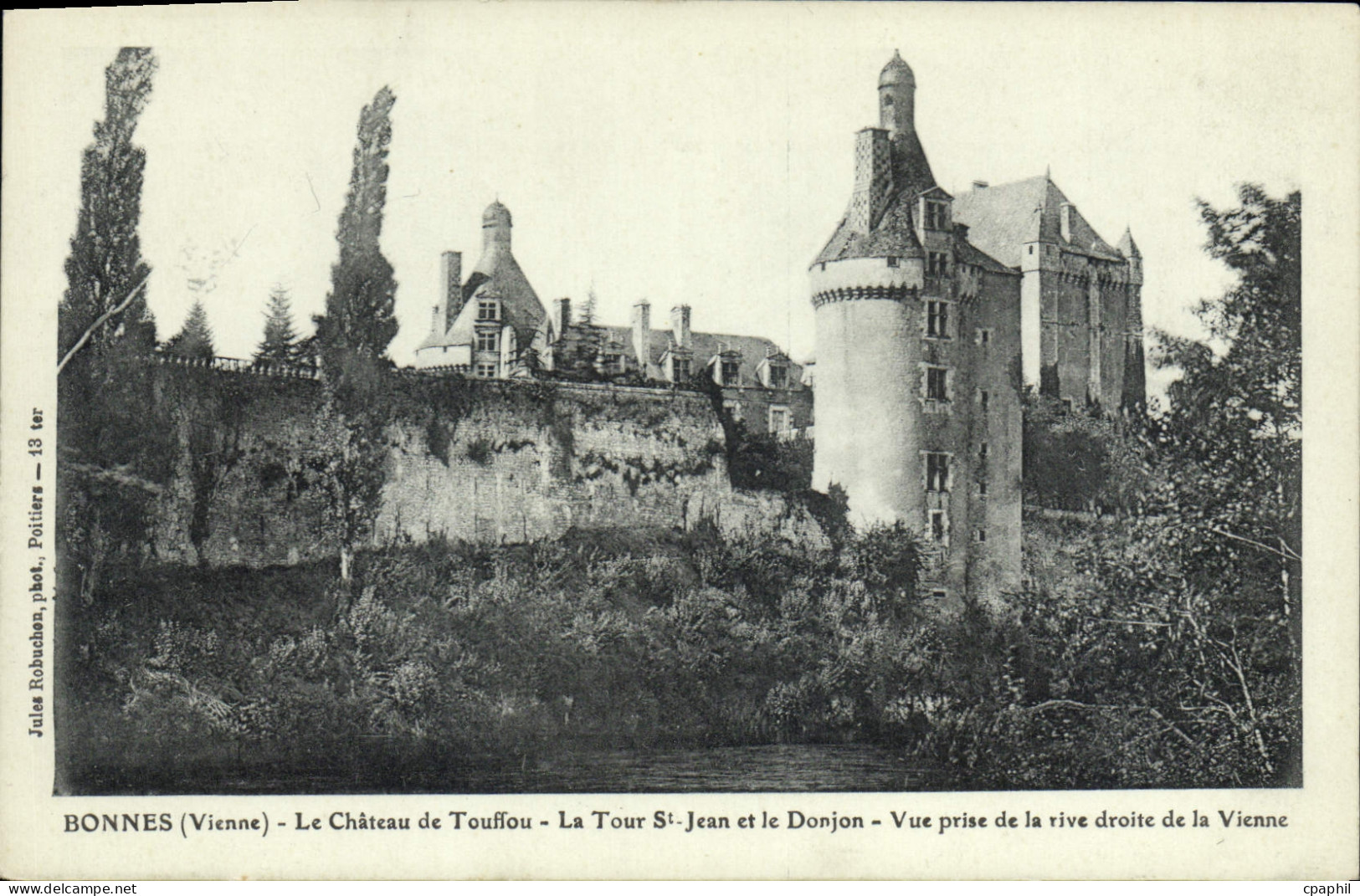 CPA Bonnes (Vienne) Le Chateau de Touffou