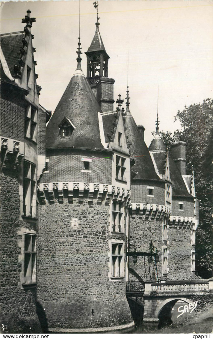 CPA Bonnetable Sarthe Tours et Pont Levis du Chateau