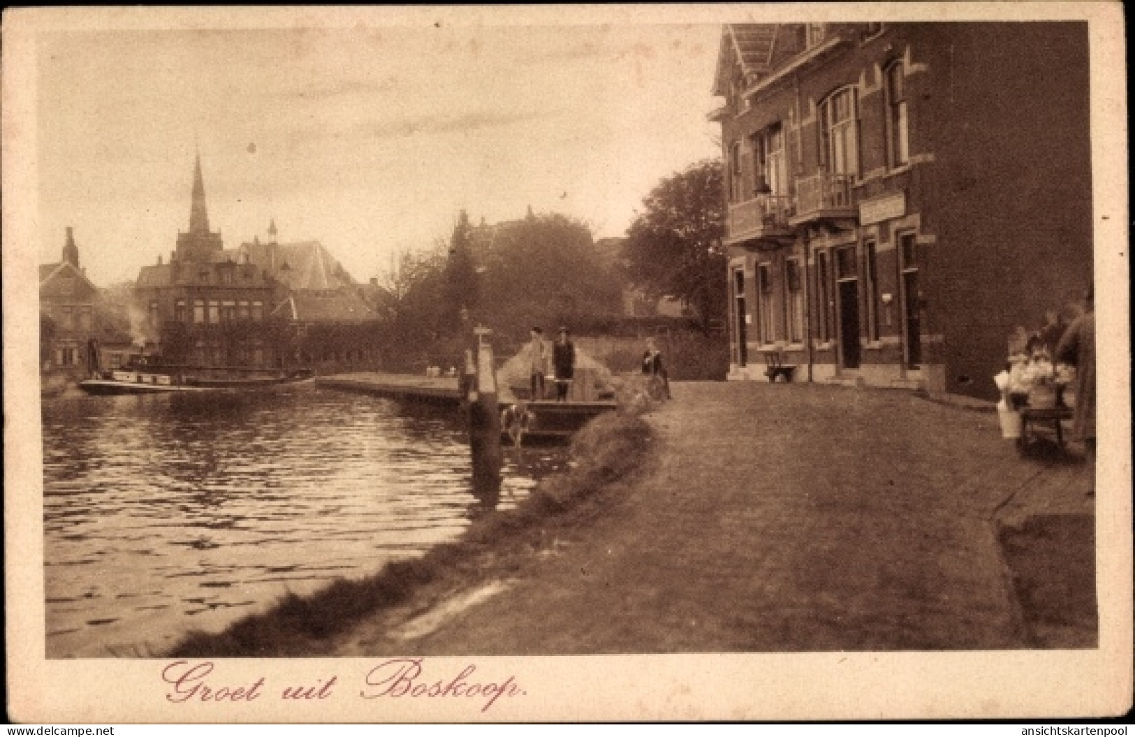 CPA Boskoop Alphen aan den Rijn Südholland Niederlande, Flusspartie, Wohnhäuser, Passanten