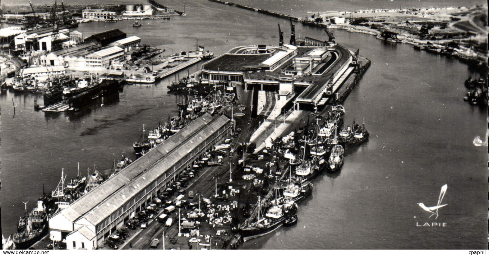 CPA Boulogne Sur Mer le port de Boulogne
