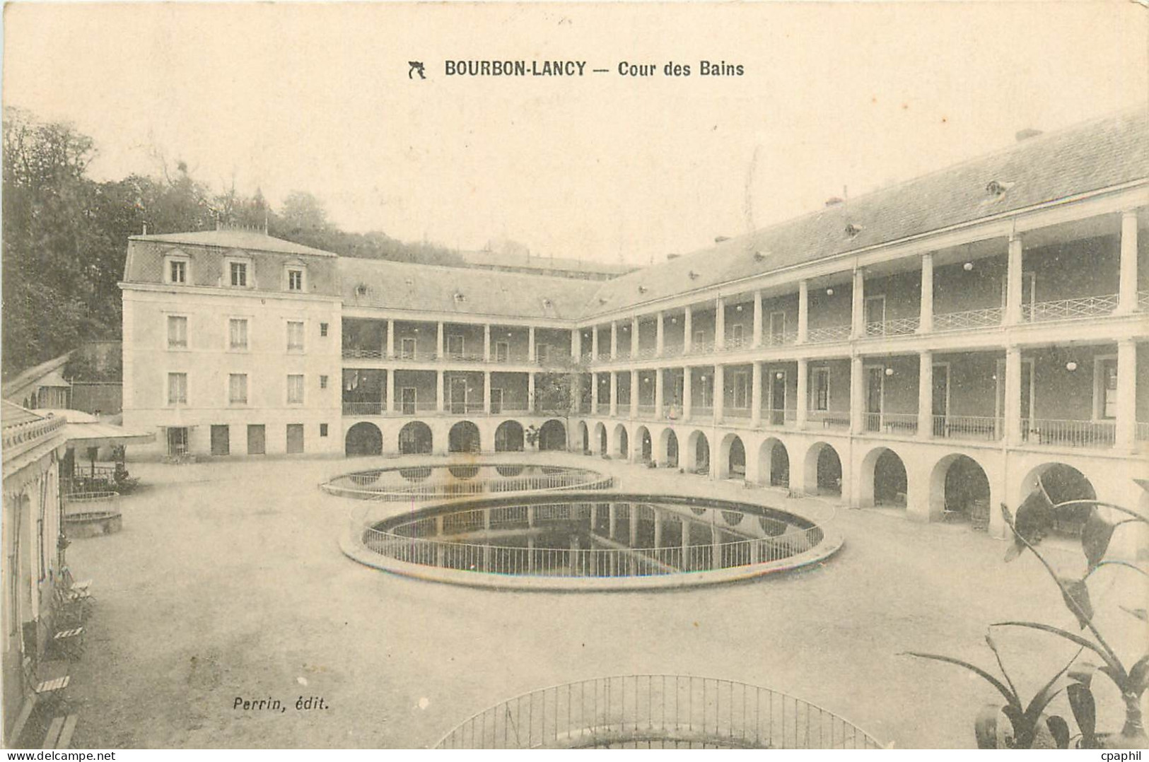 CPA Bourbon Lancy Cour des Bains