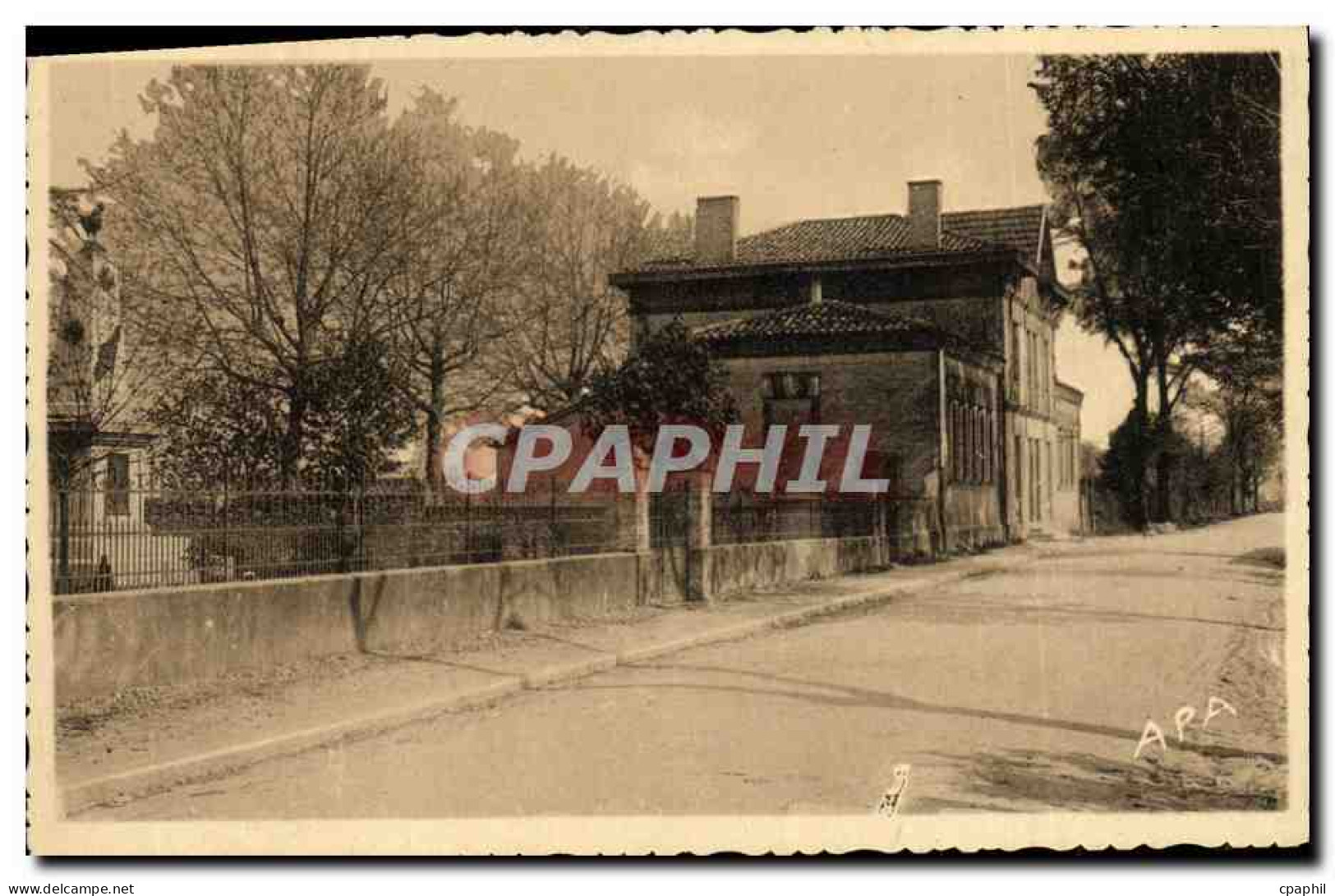 CPA Bourg de Visa Ecoles Avfenue de Moissac