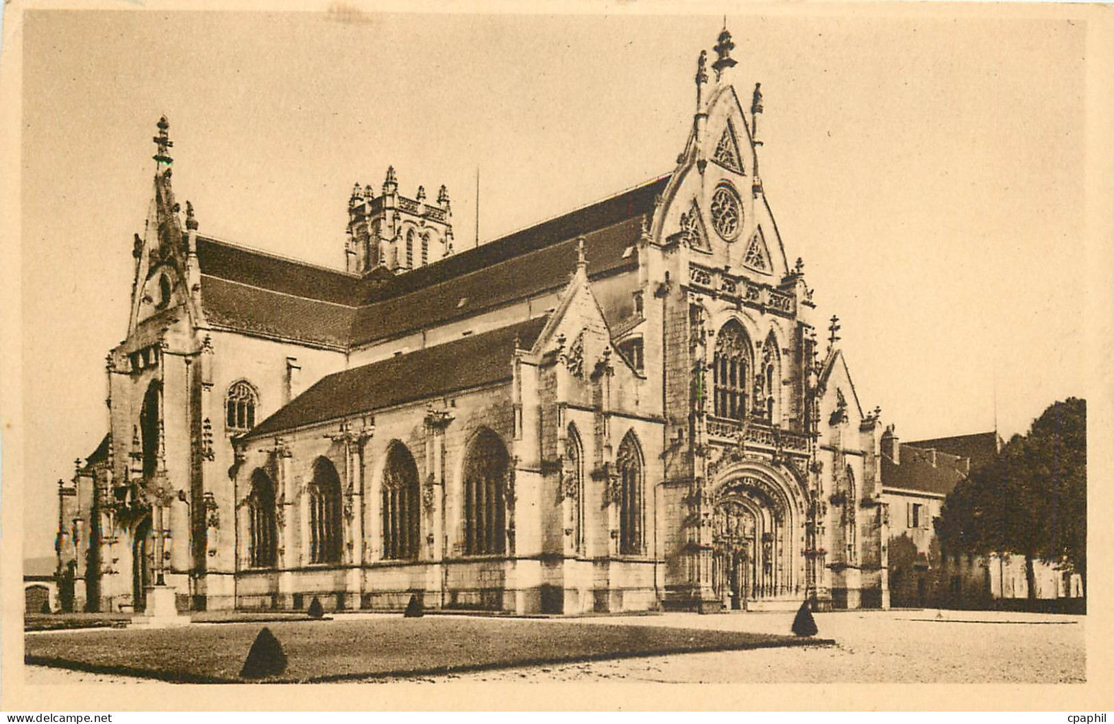 CPA BOURG en BRESSE - Eglise de Brou
