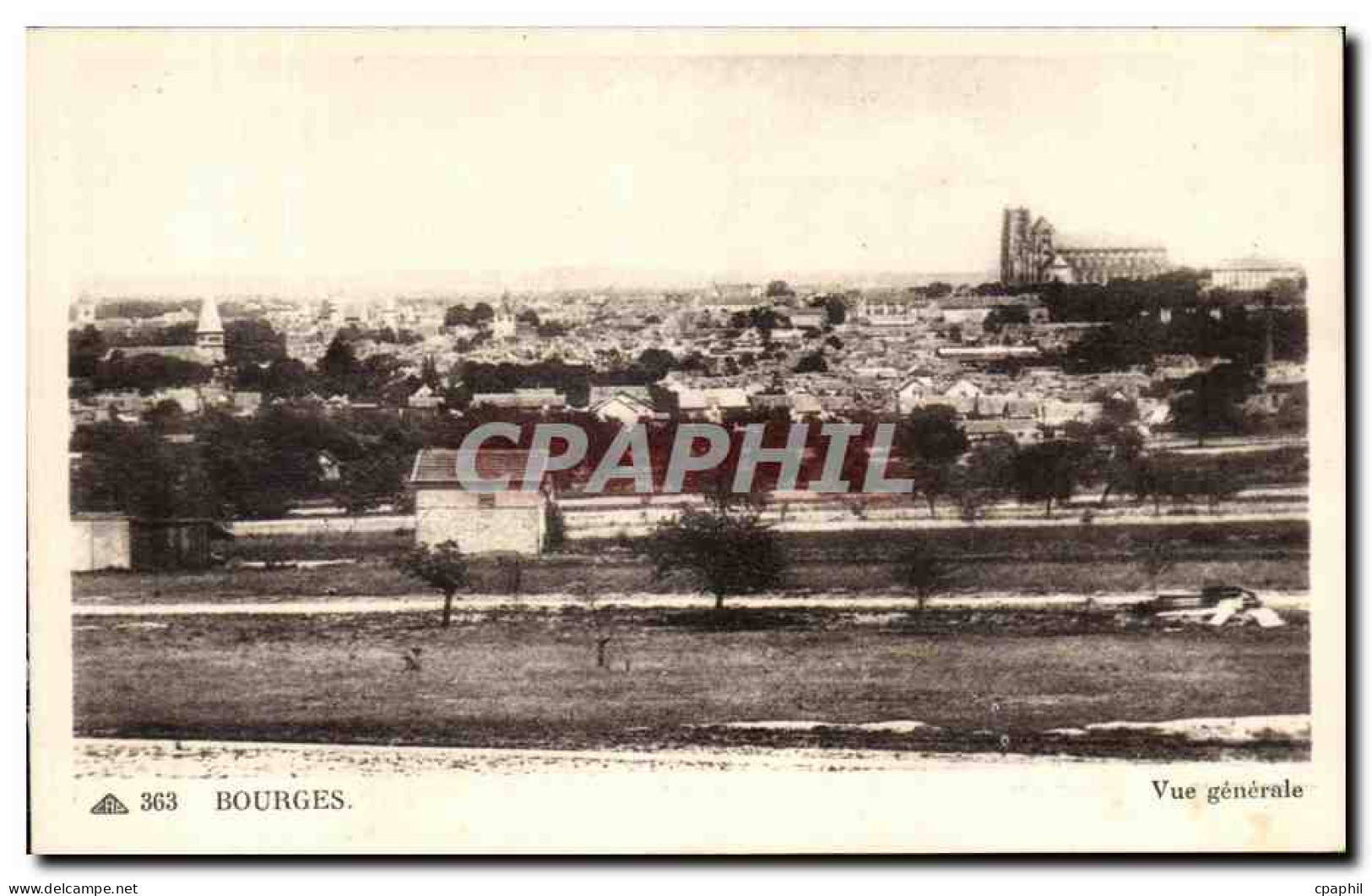 CPA Bourges Vue generale