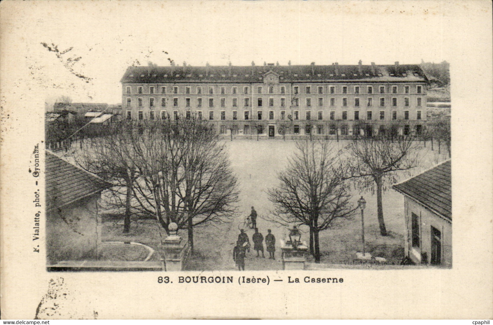 CPA Bourgoin La caserne