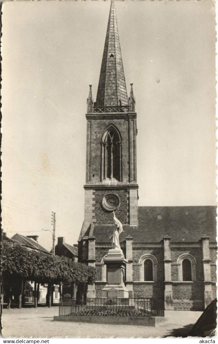 CPA BRÉHAL L'Église Le Monument aux Morts (152776)