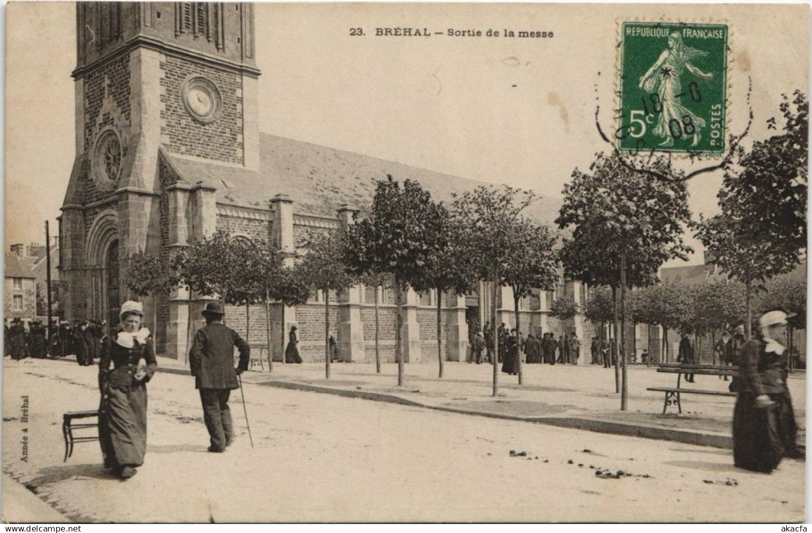 CPA BRÉHAL - Sortie de la Messe (149618)