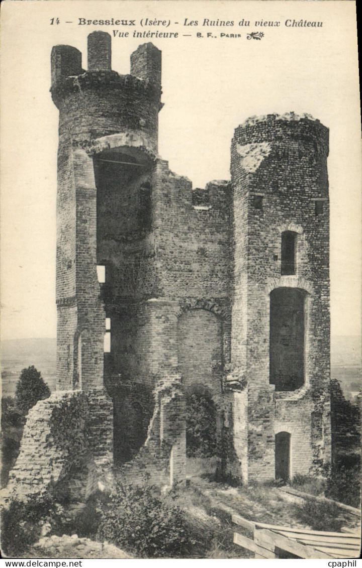 CPA Bressieux Les Ruines Du Vieux Chateau Vue Interieure