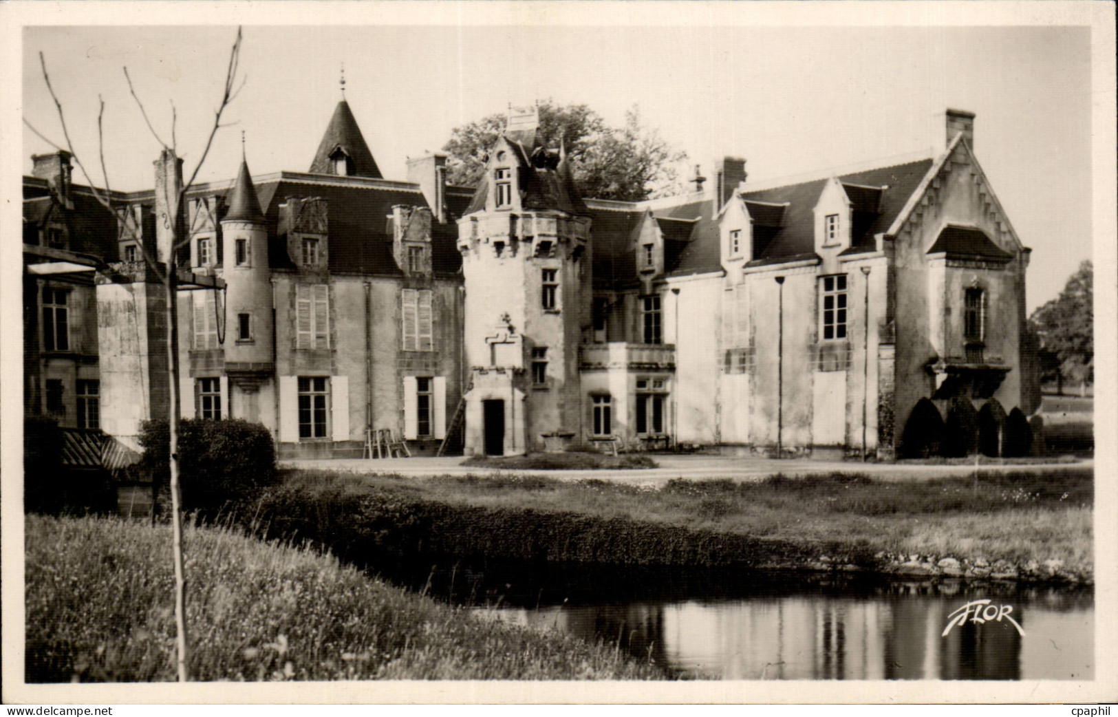 CPA Bressuire Chateau de Blanche Coudre Les douves