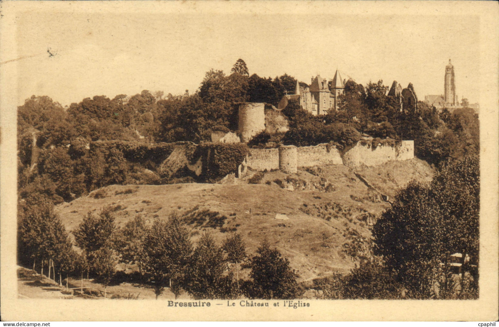CPA Bressuire Le Chateau Et I'Eglise