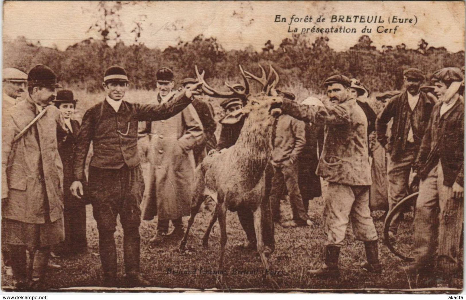 CPA BRETEUIL En Foret de Breteuil - La Presentation du Cerf (1160344)