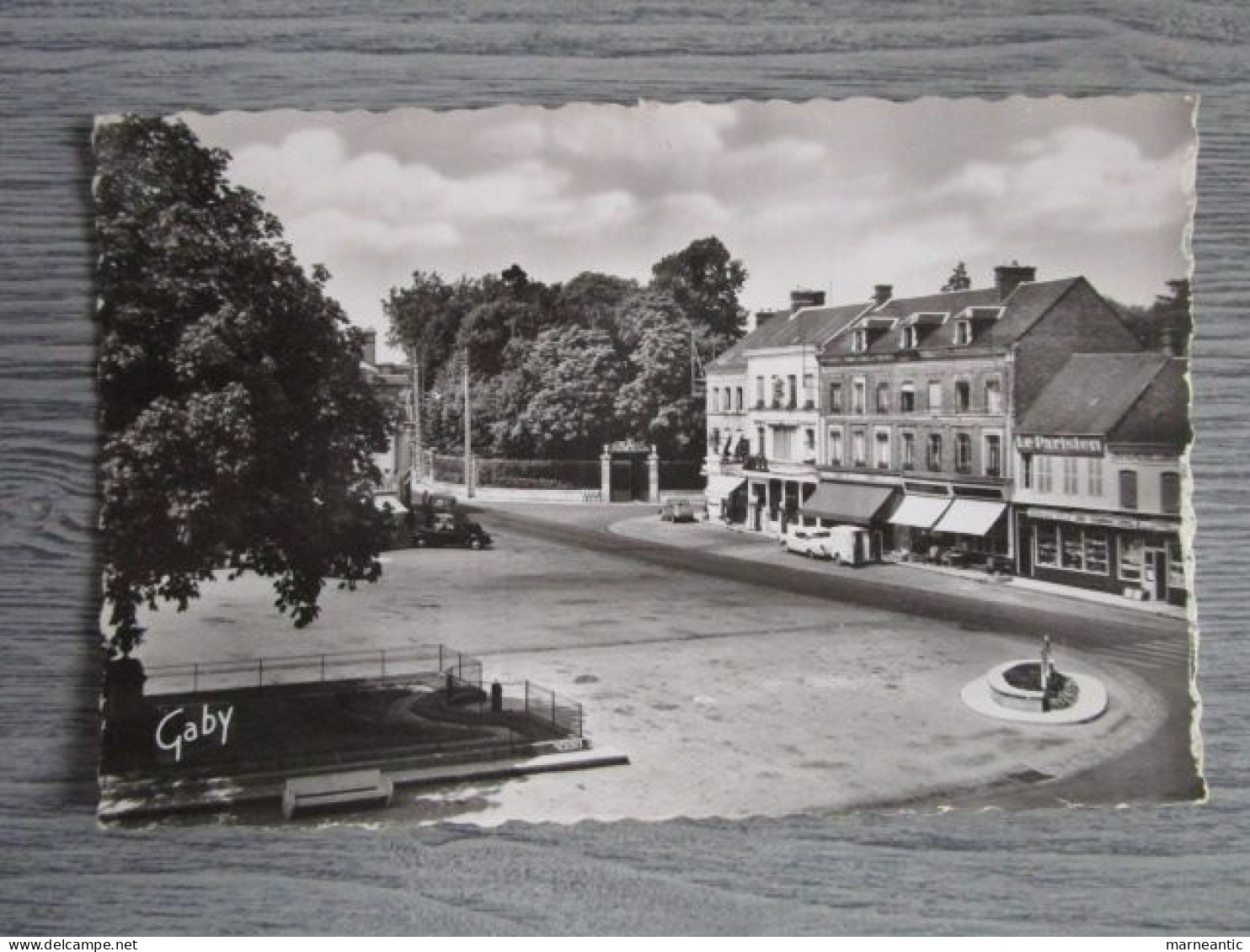 Cpa Breteuil sur Iton (27) la place Laffitte