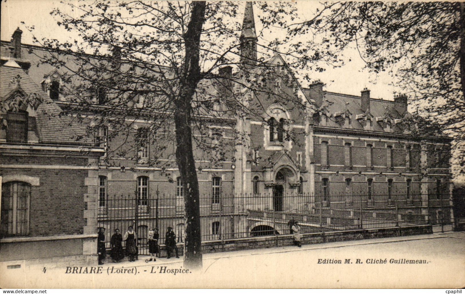 CPA Briare (Loiret) L Hospice