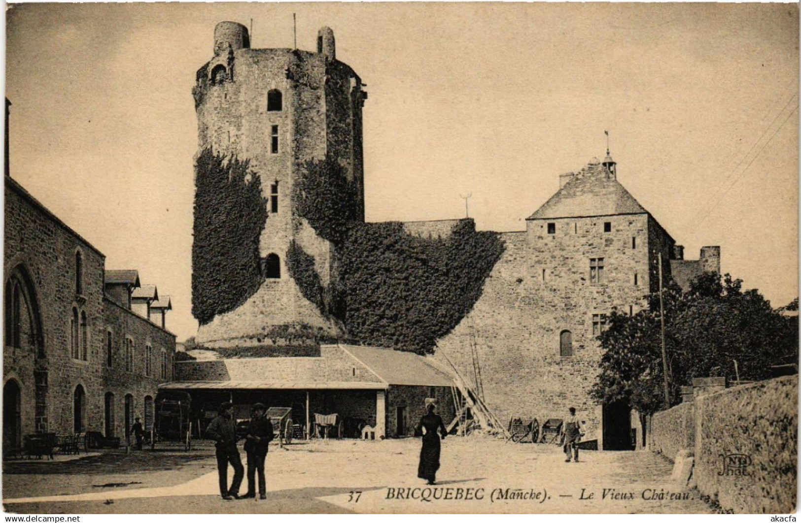 CPA BRICQUEBEC - Le Vieux Chateau (632946)