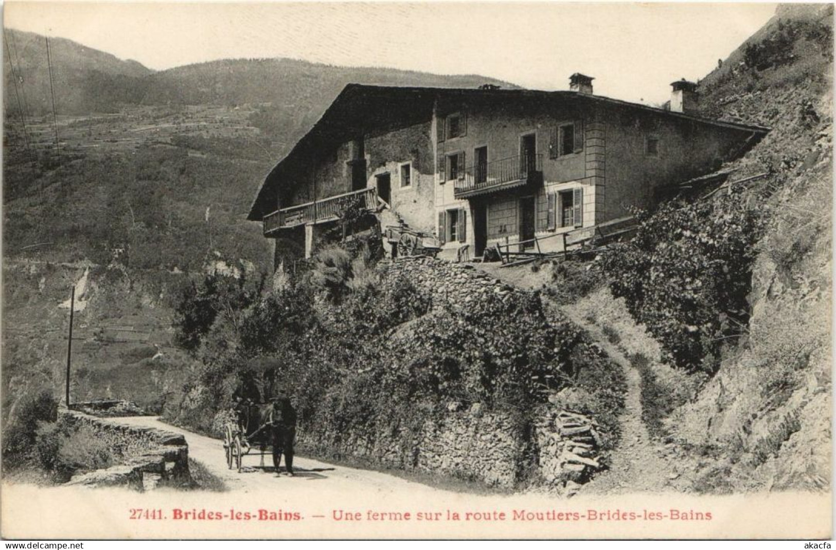 CPA BRIDES-les-BAINS Une Ferme sur la Route Moutiers-Brides-les-Bains (1192368)