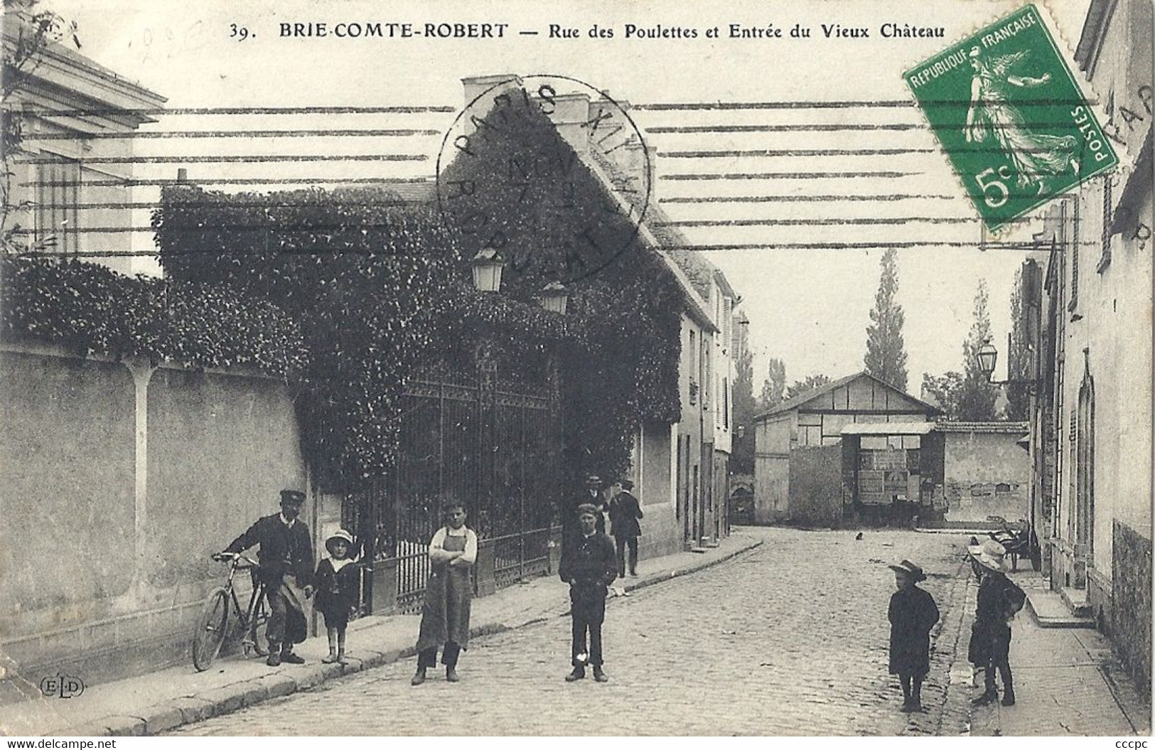 CPA Brie-Comte-Robert Rue des Poulettes et Entrée du Vieux Château
