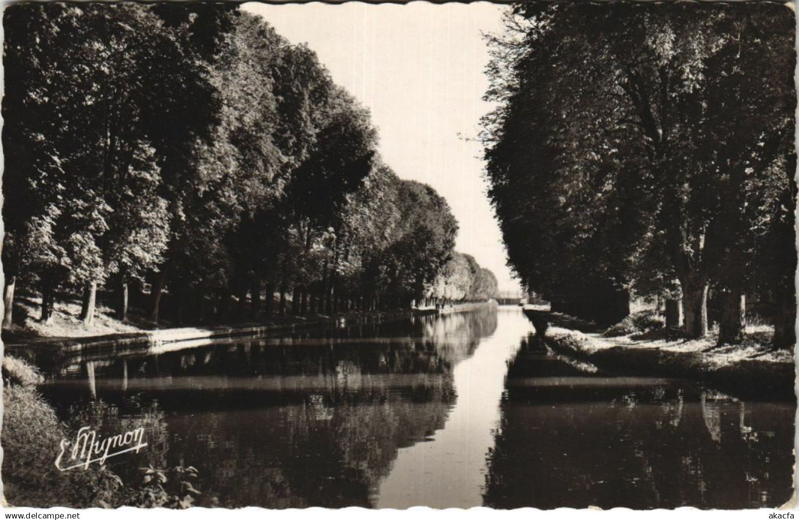 CPA BRIENON-sur-ARMANCON Le Canal de Bourgogne (1197986)