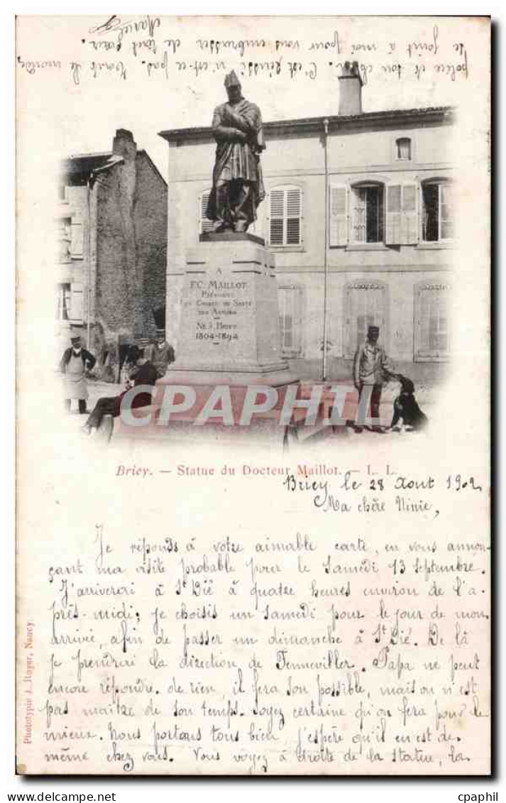 CPA Briey Statue du Docteur Maillot