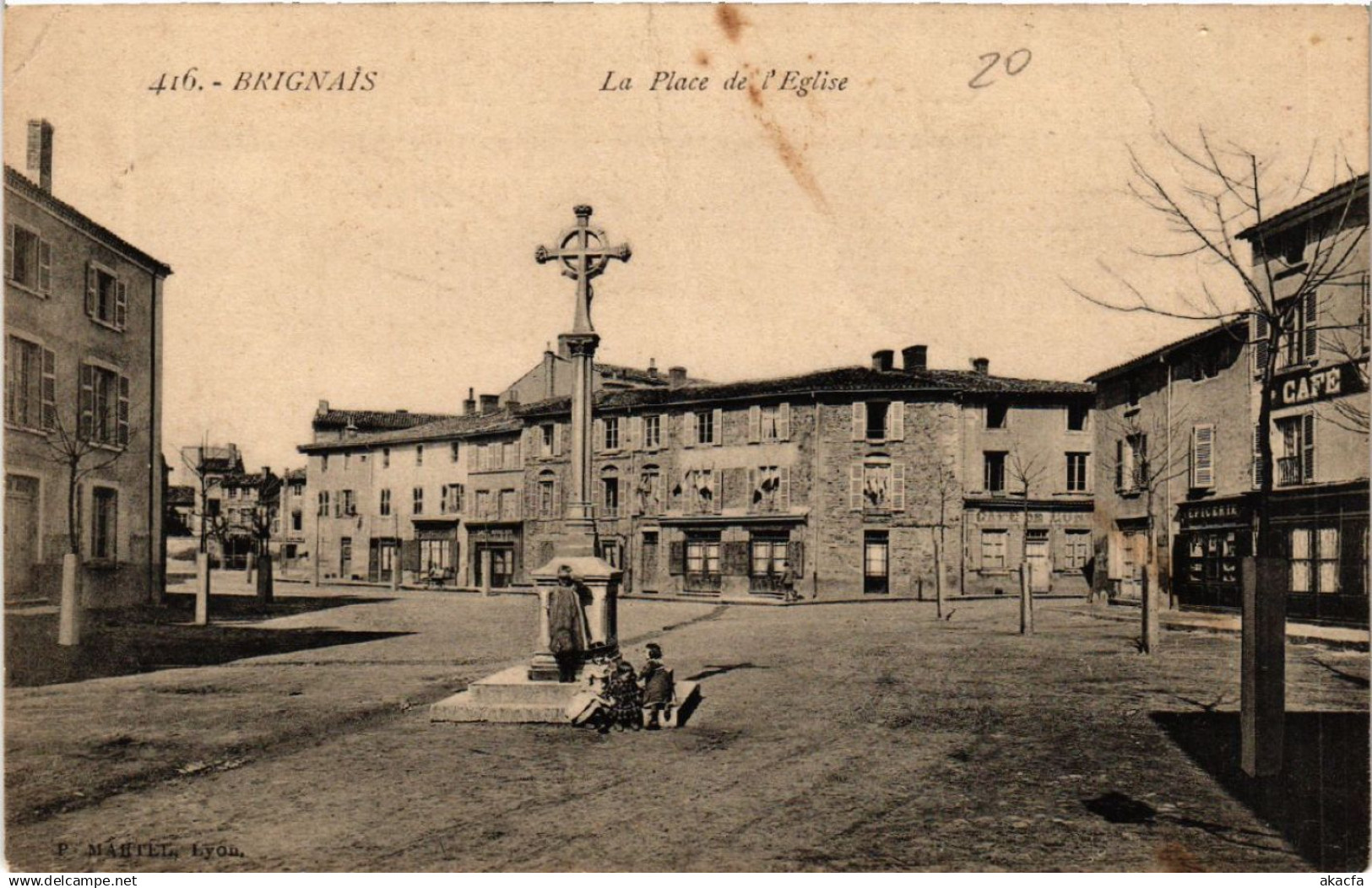 CPA BRIGNAIS La Place de l'Église (444114)