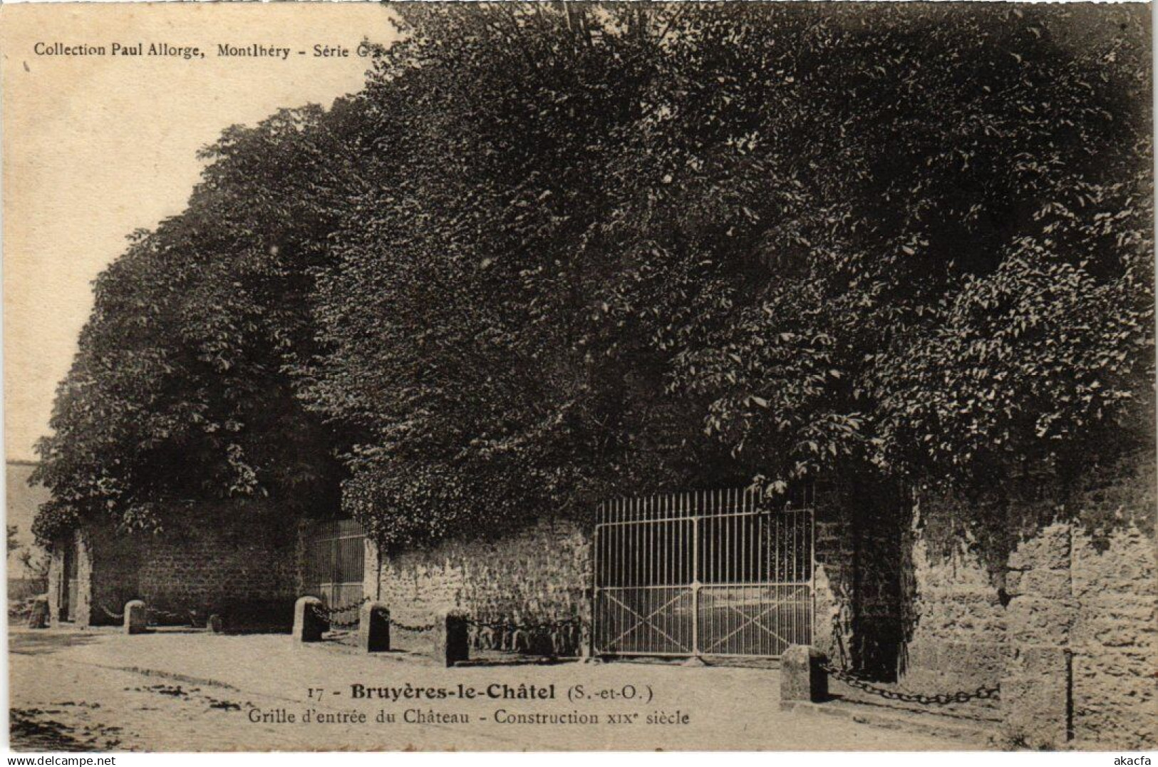 CPA Bruyeres le Chatel Grille d'entree du Chateau (1349758)