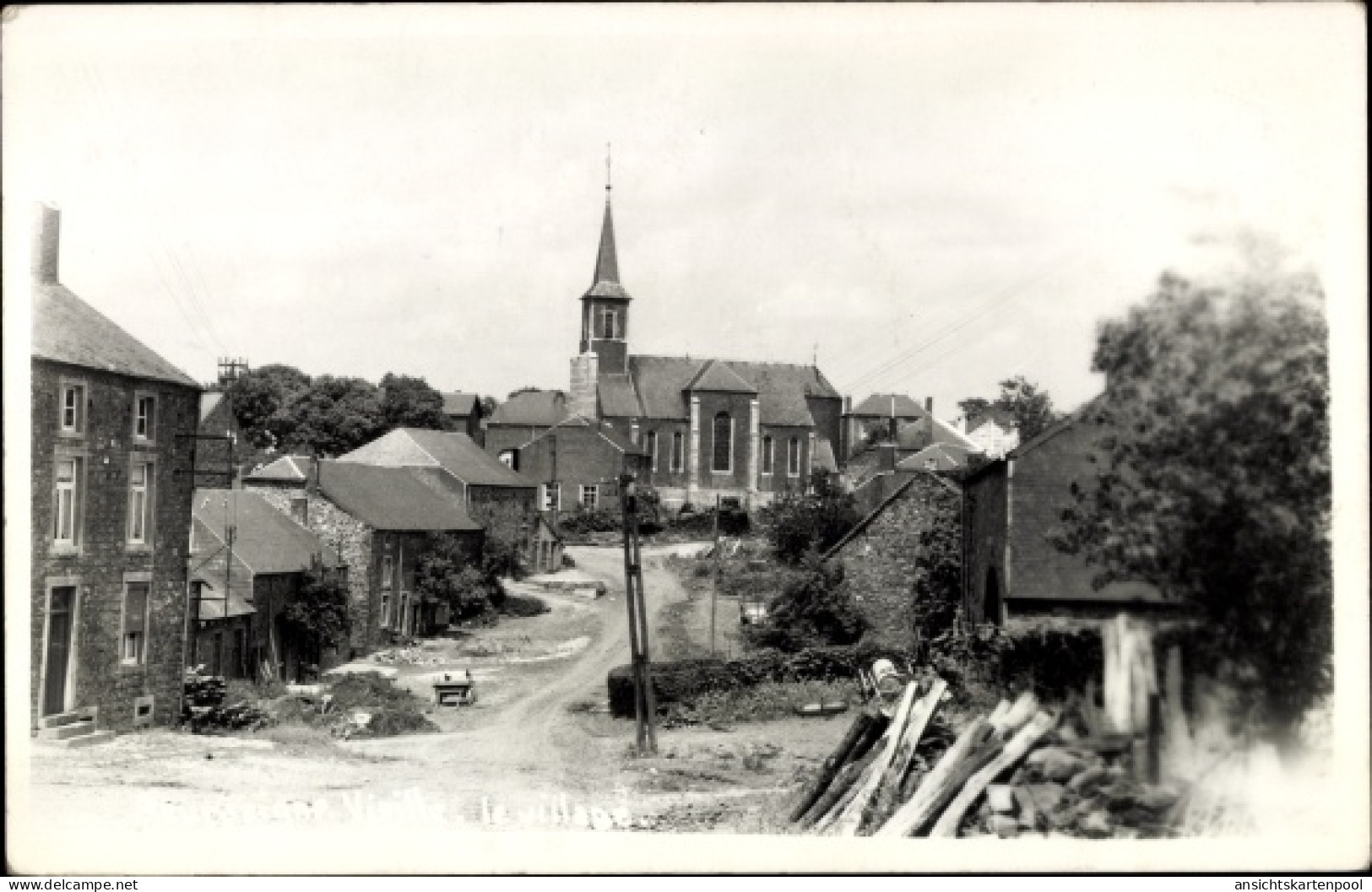 CPA Buourseigne Vieille Wallonie Luxemburg, Stadt, Kirche