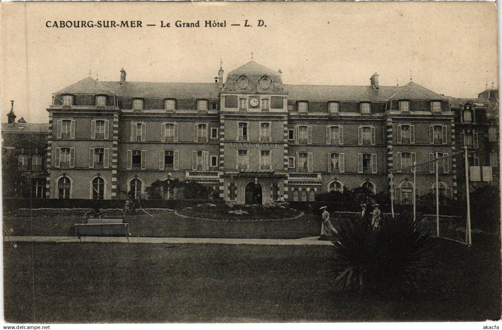 CPA CABOURG CABOURG-sru-MER - Le Grand Hotel (1258216)