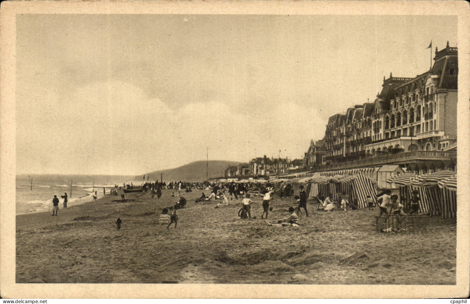 CPA Cabourg la plage