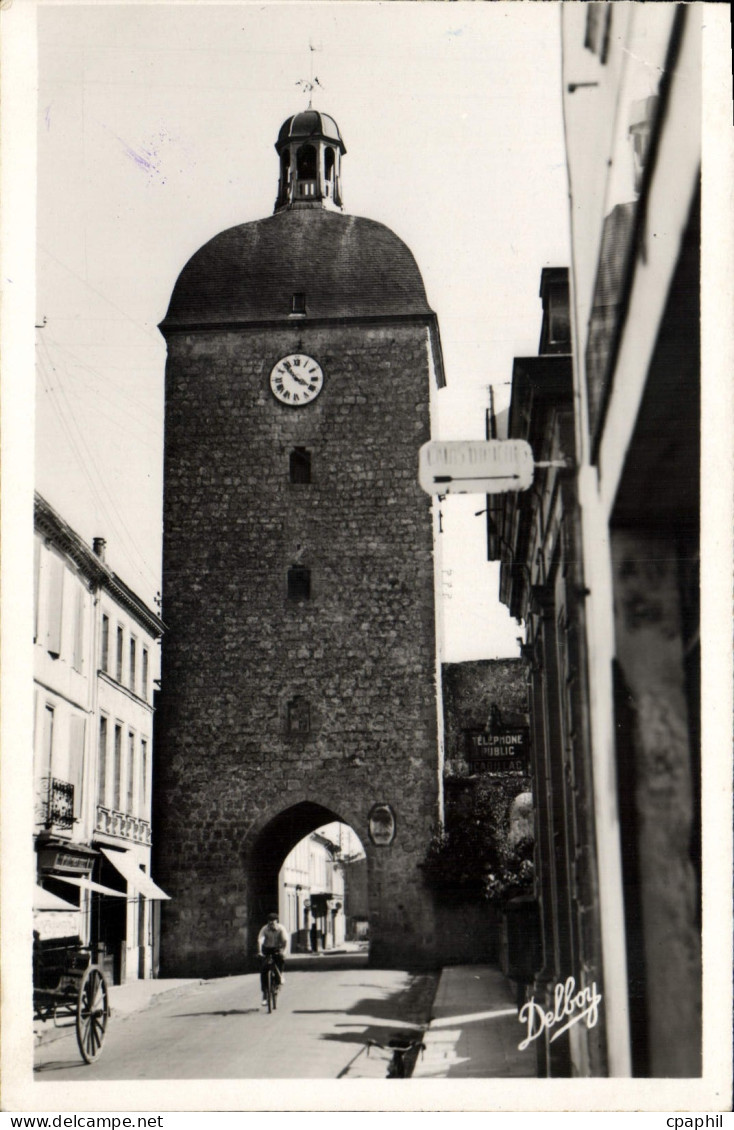 CPA Cadillac Porte De I'Horloge