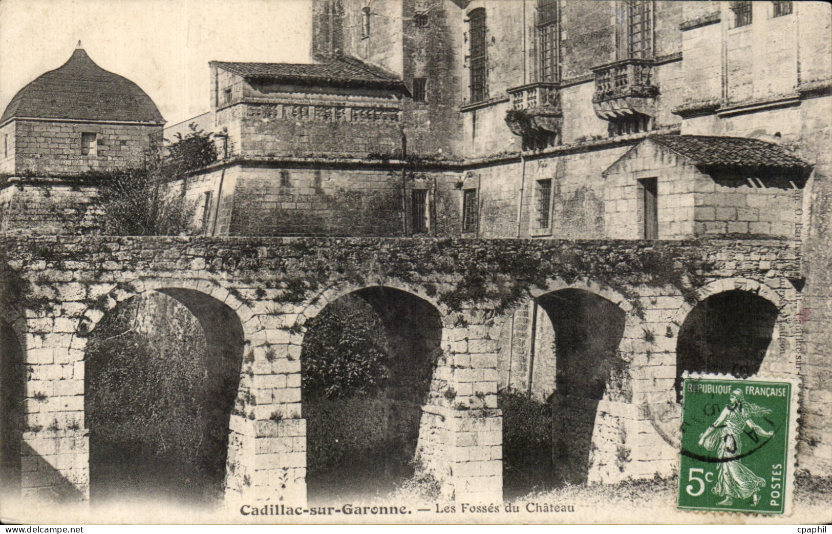 CPA Cadillac sur Garonne Les Fosses du chateau