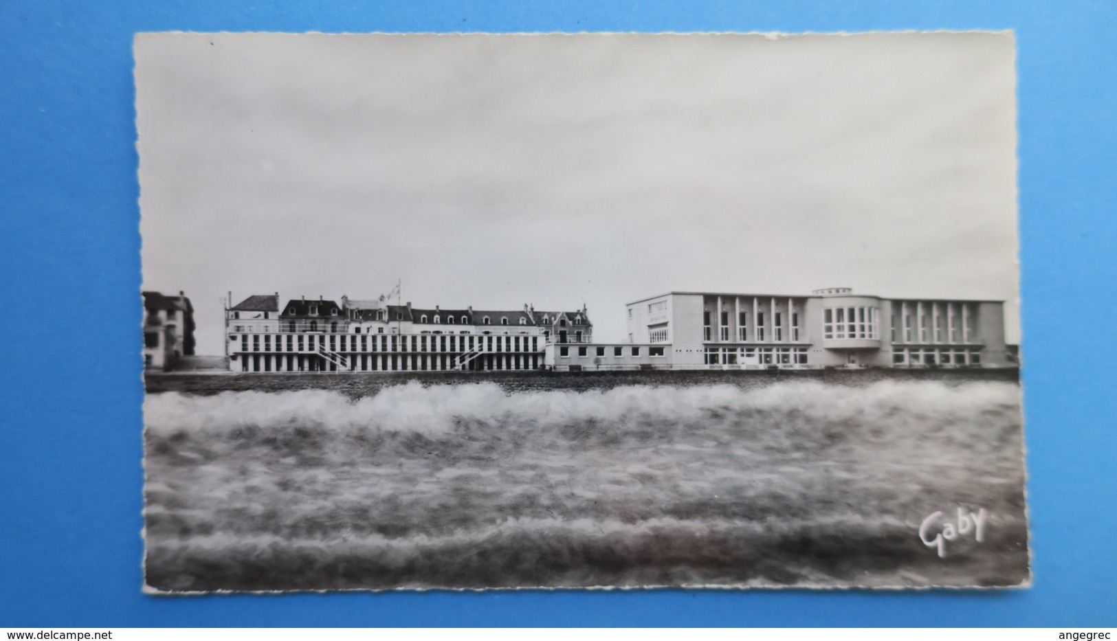 CPA  Calvados Luc-sur-Mer Le Casino Municipal et les Bains