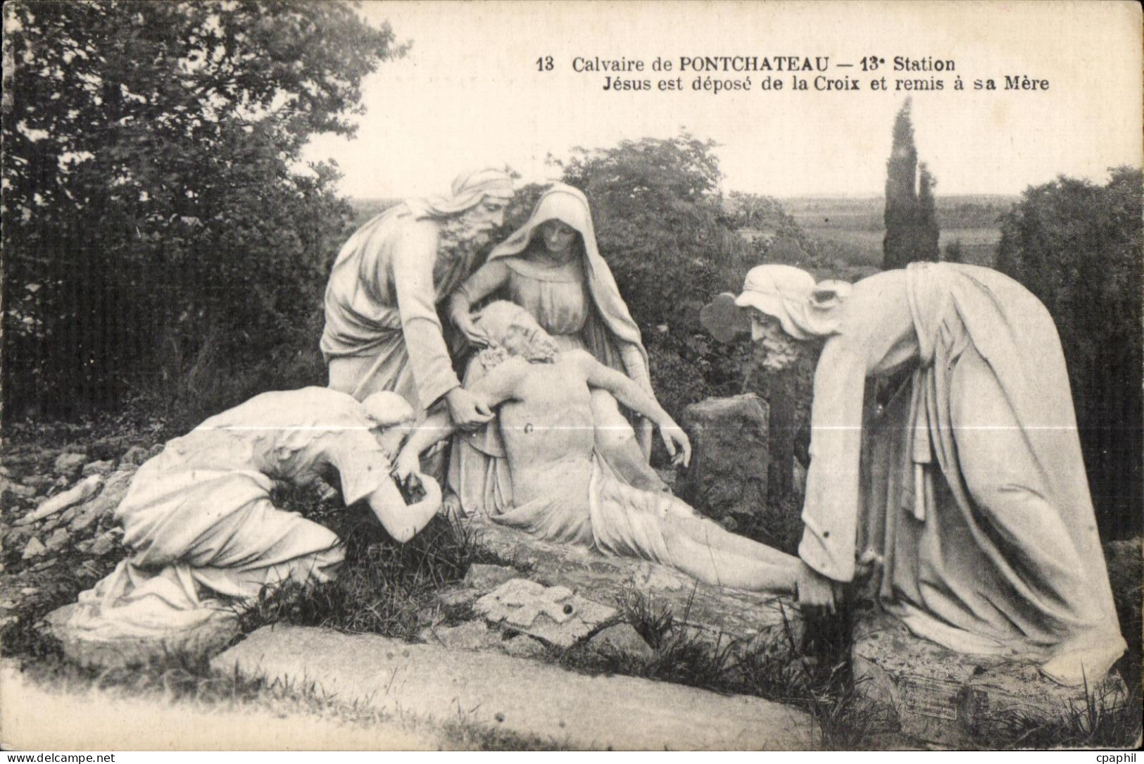 CPA Calvaire de Pontchateau 13 Station Jesus est depose de la Croix et remis a sa Mere