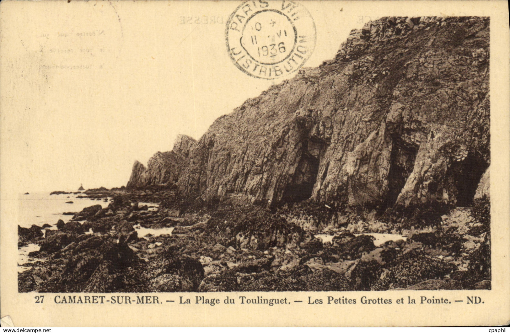 CPA Camaret sur Mer La Plage du Toulinguet Les Petites Grottes et la Pointe
