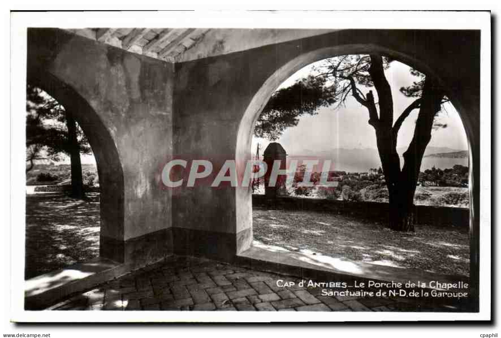 CPA Cap d'Antibes le porche de la Chapelle sanctuaire de N D de la Garoupe