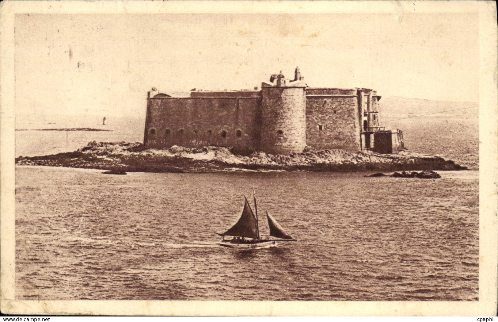 CPA Carantec Le Chateau du Taureau
