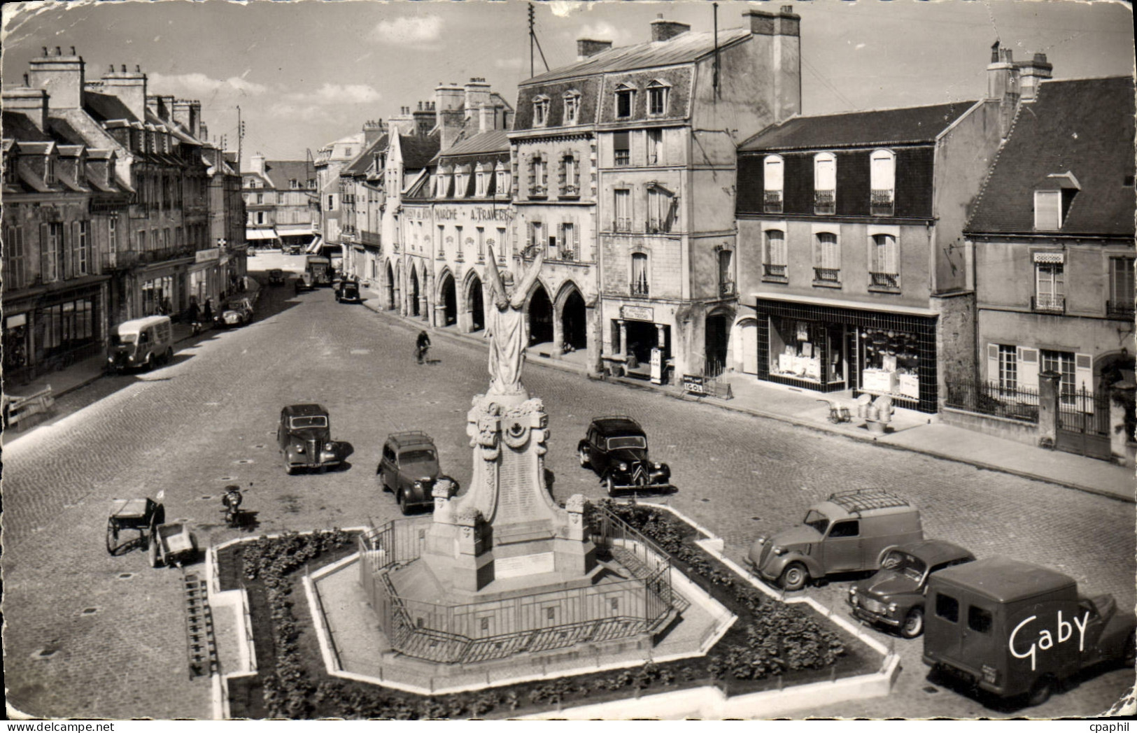 CPA Carentan La Place De La Republique