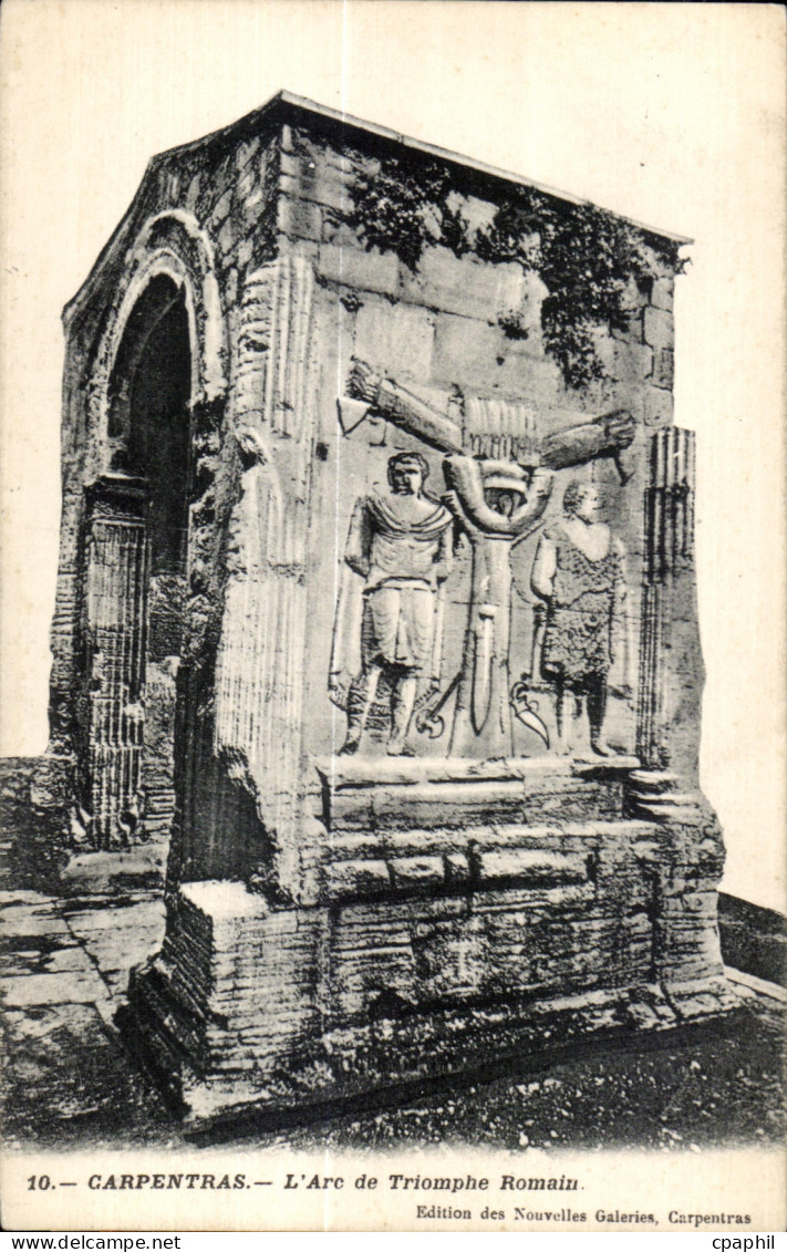 CPA Carpentras L Arc de Triomphe Romain