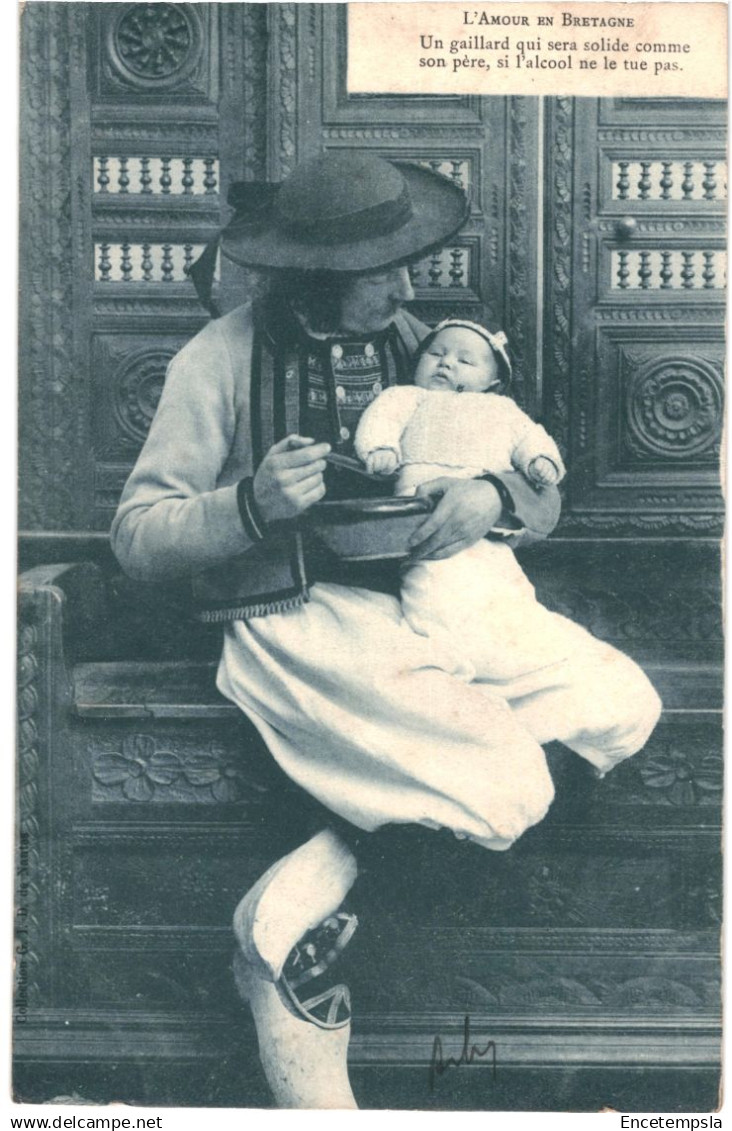 CPA Carte Postale  France  Bretagne L'Amour en Bretagne Un gaillard qui sera solide comme son père VM92454