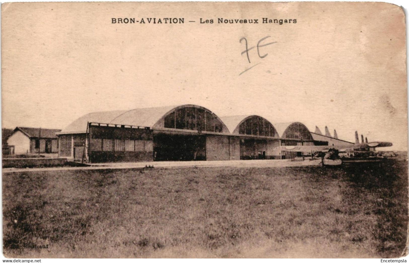CPA Carte Postale France  Bron Aviation Les nouveaux Hangars  VM109319ok