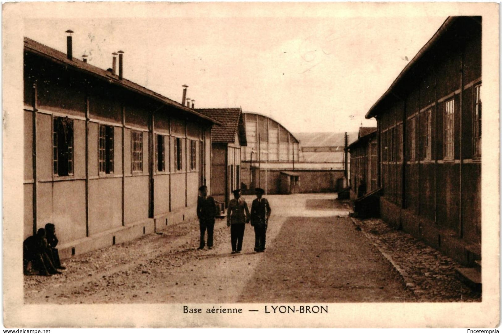 CPA   Carte Postale   France  Bron Base aérienne 1934  VM107738