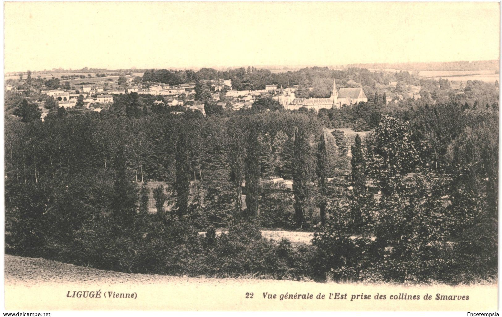 CPA Carte Postale France Ligugé Vue générale de l'Est prise des collines de Smarves  VM71707