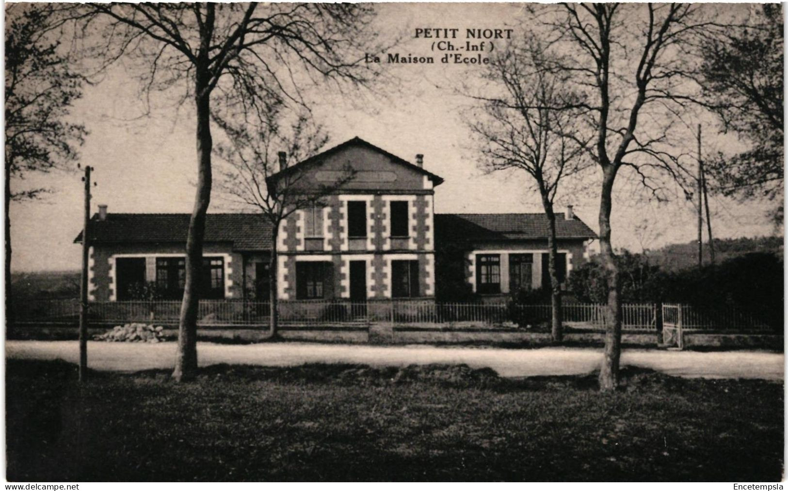CPA  Carte Postale   France  Mirambeau Petit Niort Maison d'école    VM106350