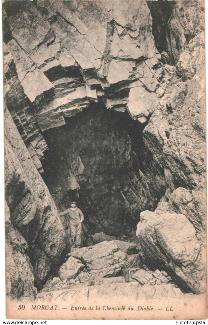 CPA   Carte postale  France  Morgat Entrée de la cheminée du Diable  VM66258