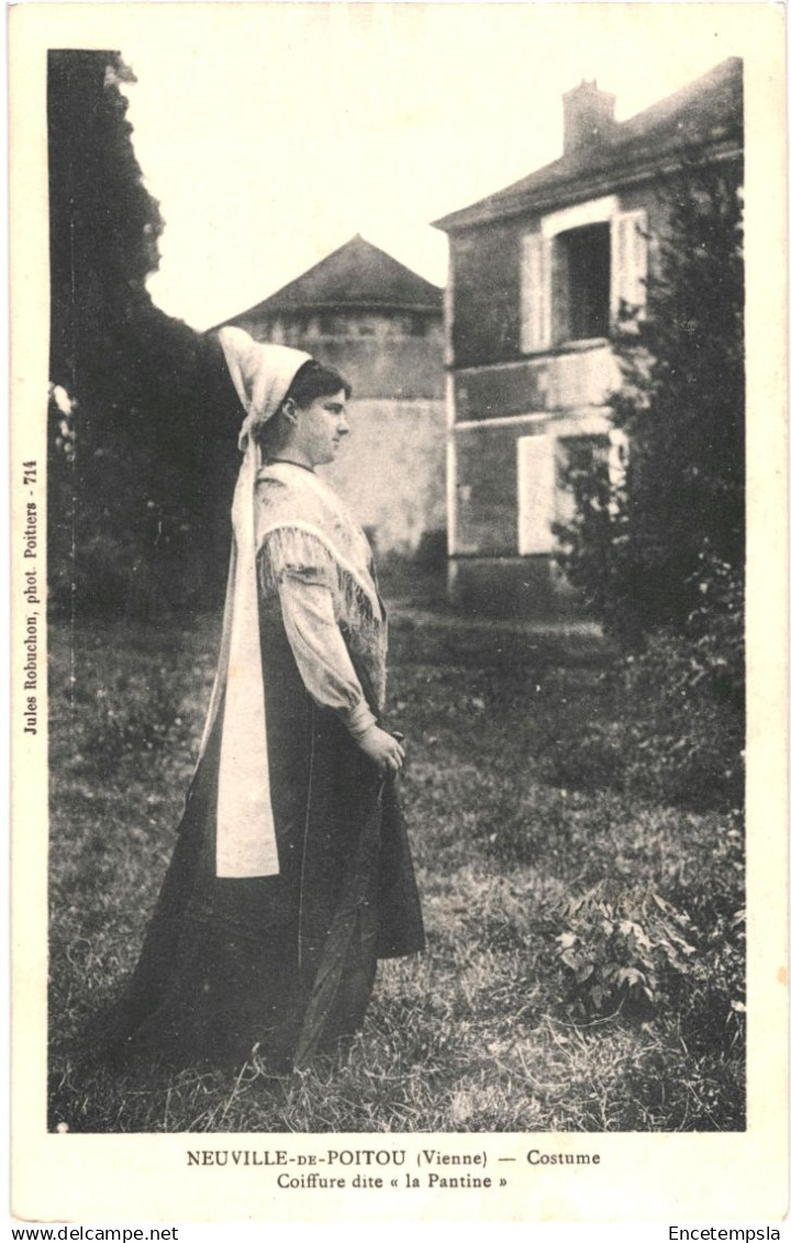 CPA Carte Postale France Neuville-de-Poitou Costume Coiffure dite la Pantine   VM92669