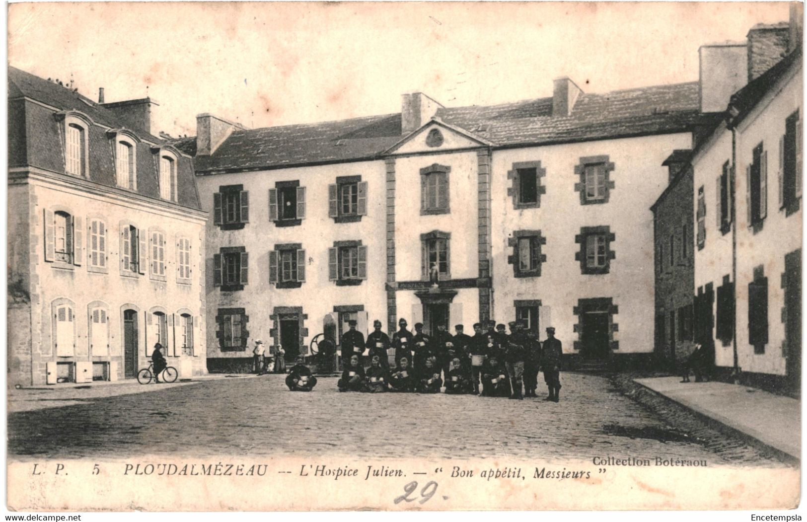 CPA-Carte Postale  France  Ploudalmézeau Hospice Julien Bon appétit Messieurs   VM55439