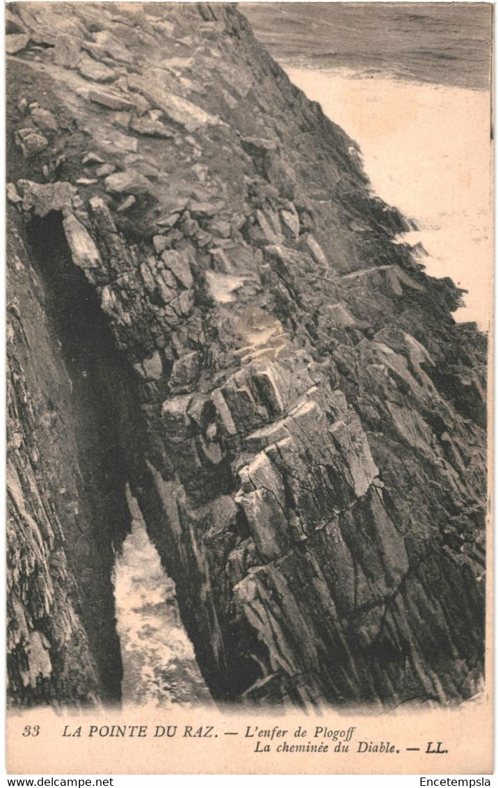 CPA  Carte postale  France Pointe du Raz  L'enfer de Plogoff Cheminée du Diable VM64077