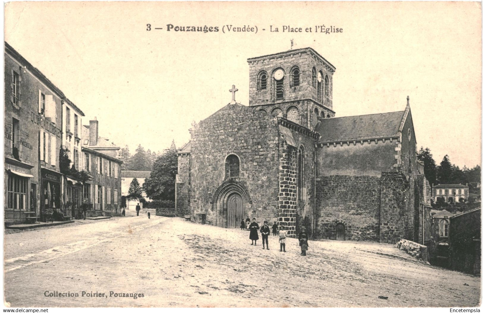 CPA Carte Postale France Pouzauges  La Place et l'église VM92948ok