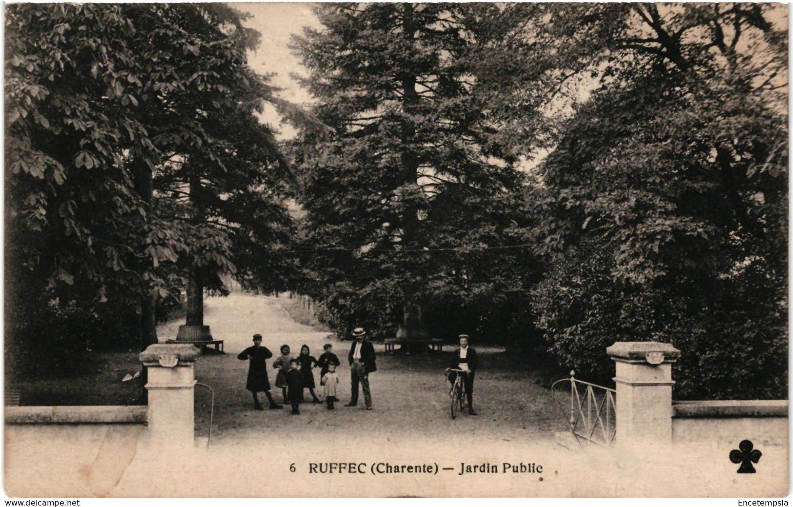 CPA  Carte Postale France  Ruffec Jardin public  1916 VM105544