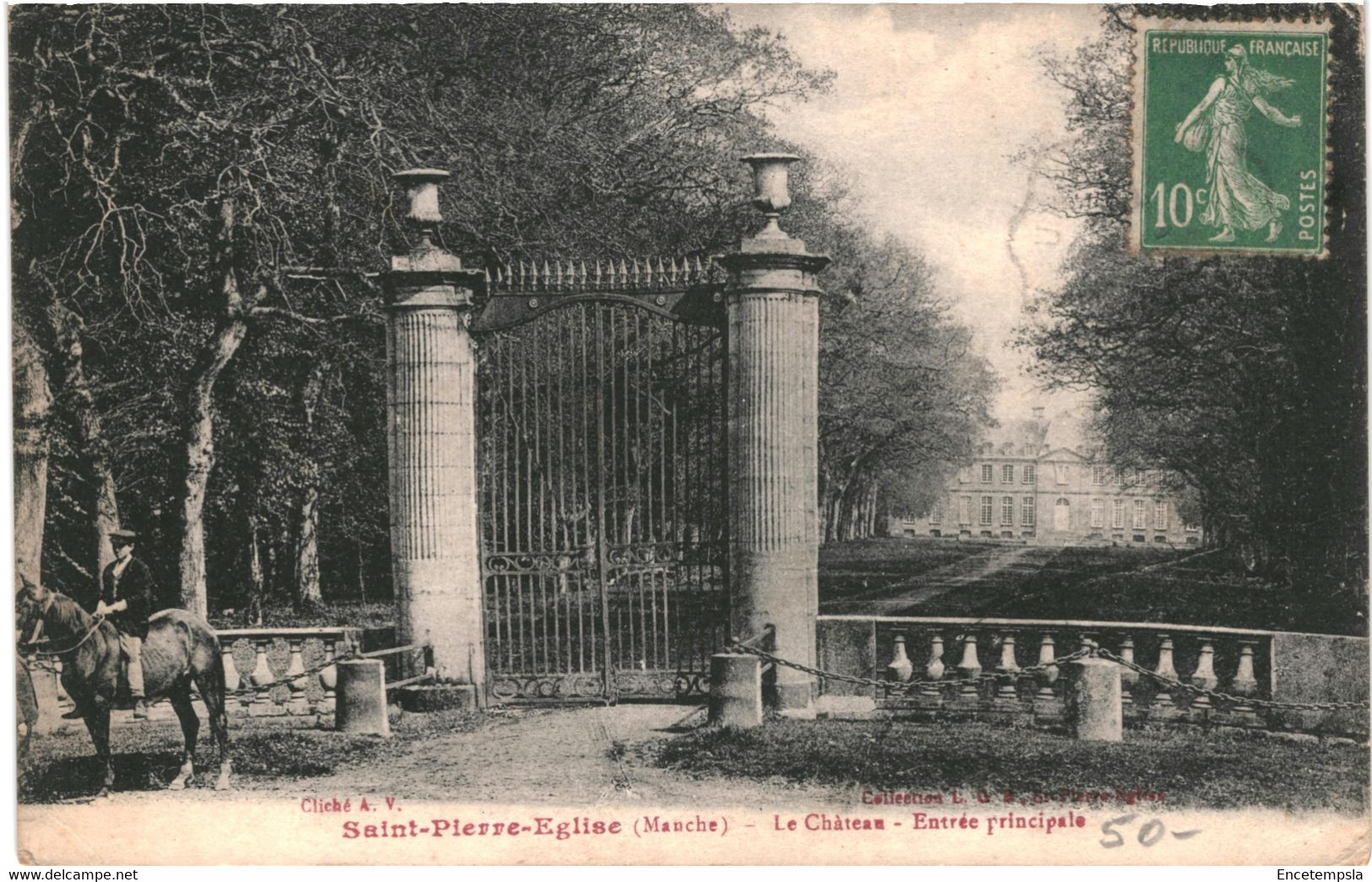 CPA-Carte Postale France Saint Pierre Eglise  Le Château  entrée principale VM55313