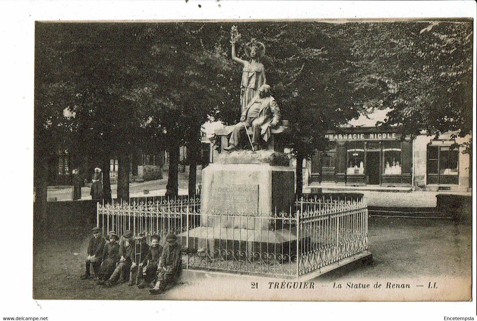 CPA Carte  Postale-France-Tréguier Statue de Renan  -VM31165at