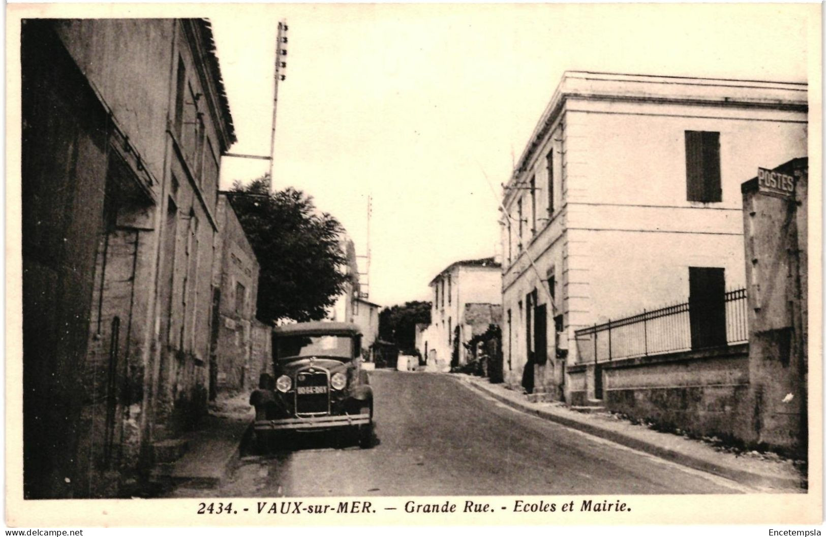 CPA  Carte Postale  France Vaux-sur-Mer  Grande Rue Ecoles et Mairie VM105029